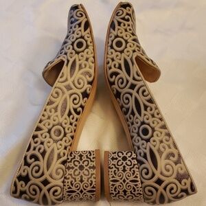 GOBY Catch Your Mood Heels Made in Turkey EUC 39-9